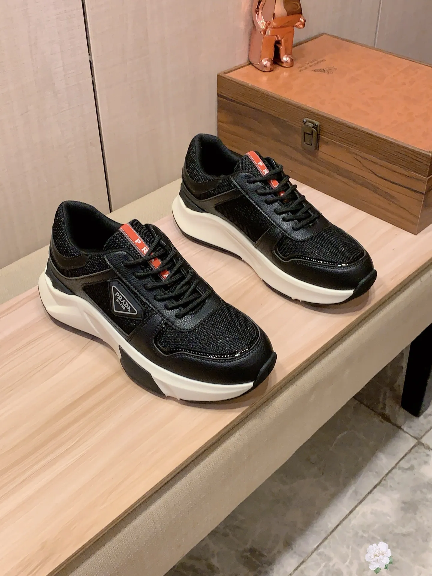 Men's men's shoes💰460💰💰🎩🎩[Lightning][Lightning] "PRADA*" The latest and most popular casual shoes, top brand [seduce] luxury ~ purchasing agency, top ~ quality. [Strong] The upper is made of imported breathable cowhide with material ➕ breathable sheepskin lining (•) and fine workmanship. The original stylish and stylish soft rubber wear-resistant and non-slip outsole is light and comfortable on the feet. The real thing looks better when photographed in real life. No. 143: Code: 38-44, 45 can be customized, 3️⃣ colors are available